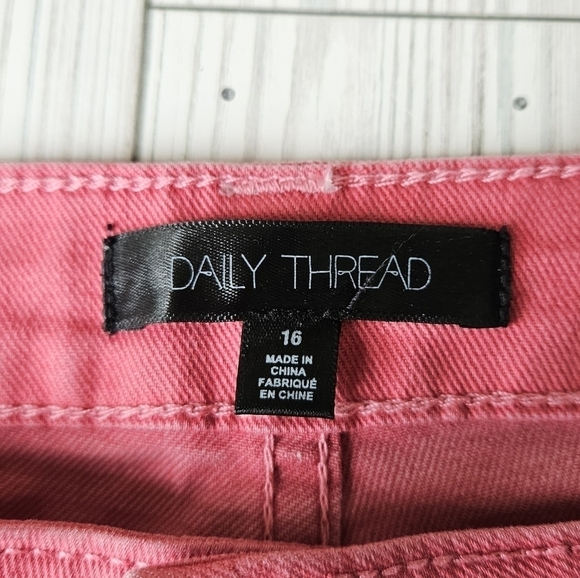 Daily Thread High Rise Cropped Ankle Flare Jeans in Jolie Clay Wash Size 16 NWOT - Picture 5 of 11